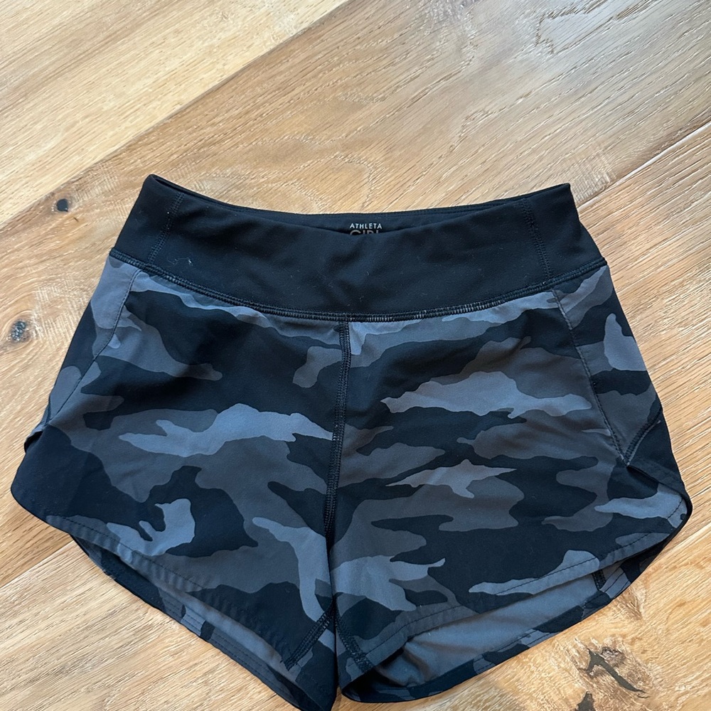 Athleta Girl Black and Gray Camo Athletic Shorts. Size XS/6.